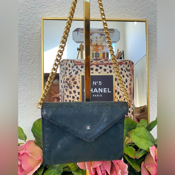 CHANEL Card Snap Wallet - Picture 2 of 12